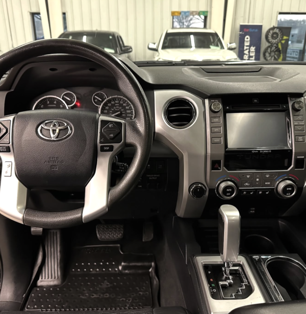 2017 Toyota Tundra Platinum 4WD - Image 9